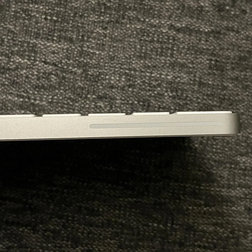 Apple Magic Keyboard 2nd Gen A2449 Wireless Bluetooth White Touch ID QWERTY